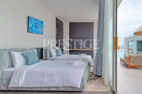 Casa de 8 dormitorios en Pattaya, Tailandia № 233780 - foto 14