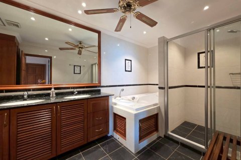 Condominio de 2 dormitorios en Pattaya, Tailandia № 170306 - foto 16