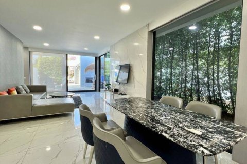 Chalet de 3 dormitorios en Pattaya, Tailandia № 146787 - foto 4