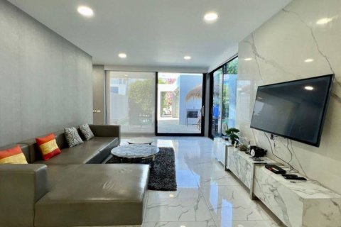 Chalet de 3 dormitorios en Pattaya, Tailandia № 146787 - foto 3