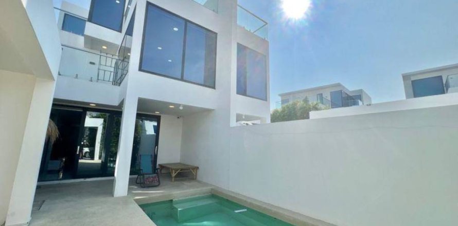 Chalet de 3 dormitorios en Pattaya, Tailandia № 146787
