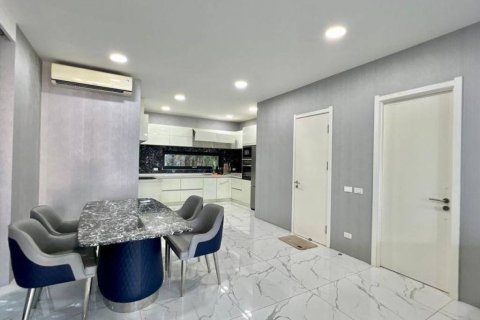 Chalet de 3 dormitorios en Pattaya, Tailandia № 146787 - foto 5