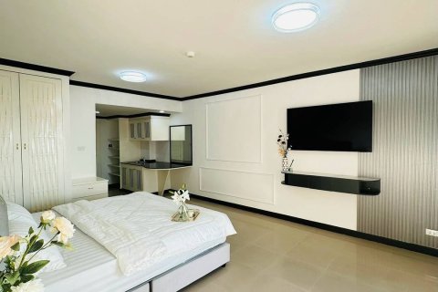 Apartamento de 2 habitaciones en Pattaya, Tailandia № 214246 - foto 11