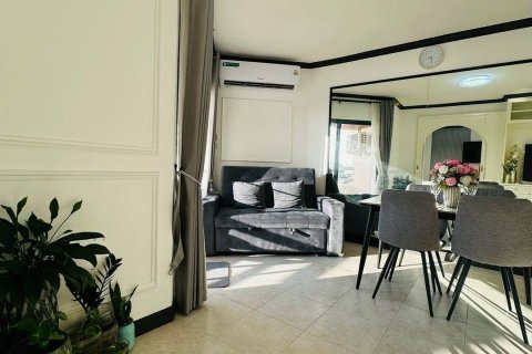 Apartamento de 2 habitaciones en Pattaya, Tailandia № 214246 - foto 4