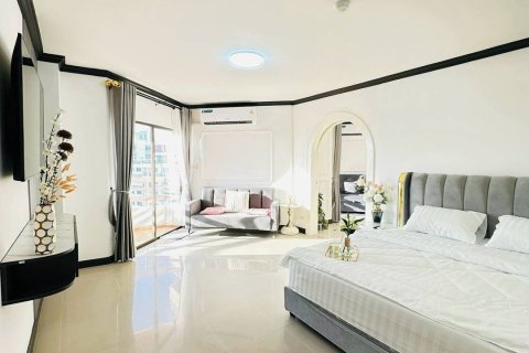 Apartamento de 2 habitaciones en Pattaya, Tailandia № 214246 - foto 12