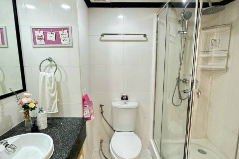 Apartamento de 2 habitaciones en Pattaya, Tailandia № 214246 - foto 14