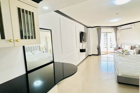 Apartamento de 2 habitaciones en Pattaya, Tailandia № 214246 - foto 7