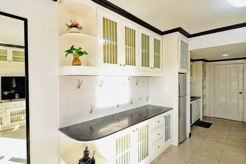 Apartamento de 2 habitaciones en Pattaya, Tailandia № 214246 - foto 6
