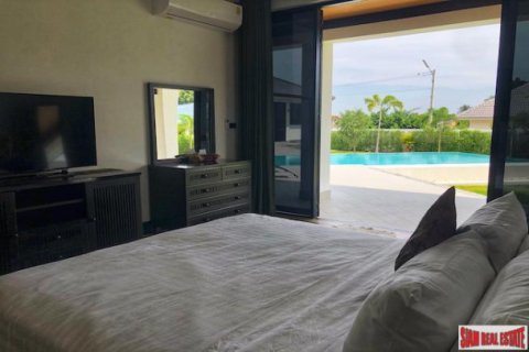 Chalet de 6 dormitorios en Hua Hin, Tailandia № 202986 - foto 5