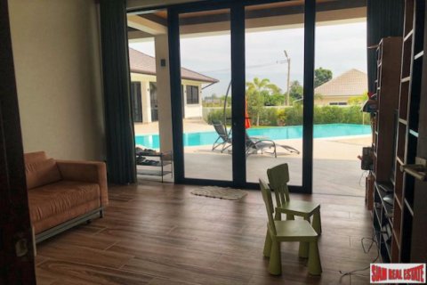 Chalet de 6 dormitorios en Hua Hin, Tailandia № 202986 - foto 4