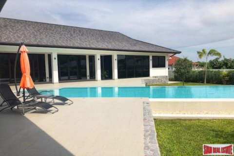 Chalet de 6 dormitorios en Hua Hin, Tailandia № 202986 - foto 3