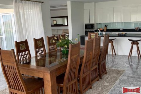 Chalet de 5 dormitorios en Hua Hin, Tailandia № 202983 - foto 3