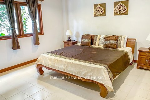 Chalet de 6 dormitorios en Kata, Tailandia № 179678 - foto 4