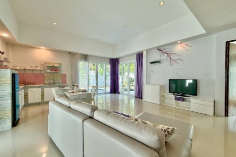 Casa de 2 dormitorios en Sattahip, Tailandia № 150450 - foto 4