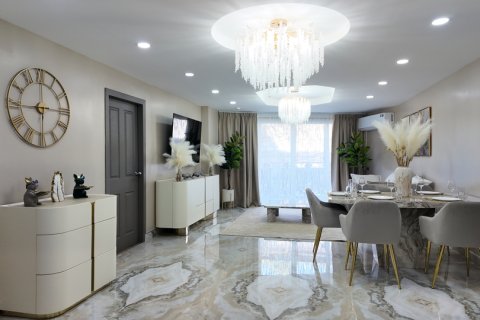 Apartment in Pattaya, Thailand 3 rooms № 176767