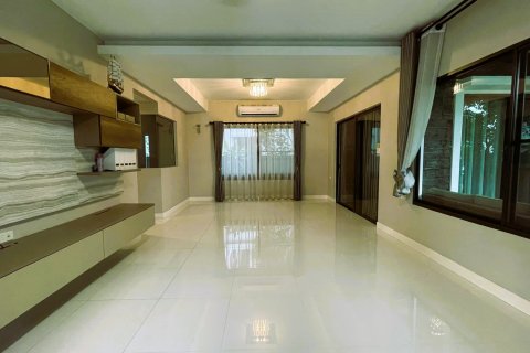 Casa de 4 dormitorios en Bangkok, Tailandia № 65503 - foto 6
