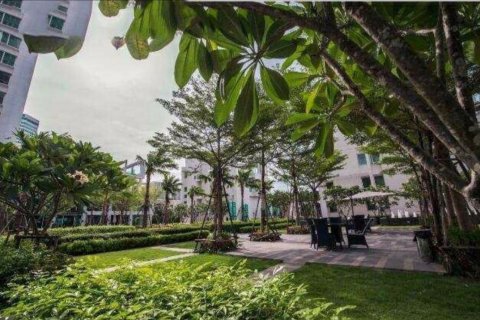 Condominio de 2 dormitorios en Huai Khwang, Bangkok, Tailandia № 75741 - foto 8