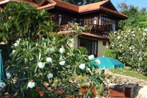 Chalet de 3 dormitorios en Surat Thani, Tailandia № 172749 - foto 2