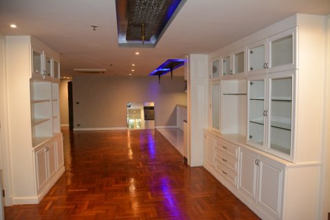 Condo in Bangkok, Thailand, 4 bedrooms  № 65831 - photo 7