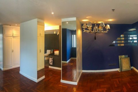 Condo in Bangkok, Thailand, 4 bedrooms  № 65831 - photo 9