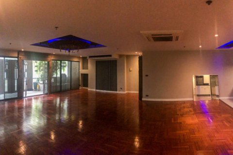 Condo in Bangkok, Thailand, 4 bedrooms  № 65831 - photo 4