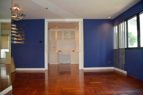 Condo in Bangkok, Thailand, 4 bedrooms  № 65831 - photo 10