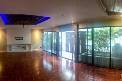 Condo in Bangkok, Thailand, 4 bedrooms  № 65831