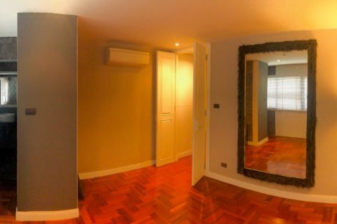 Condo in Bangkok, Thailand, 4 bedrooms  № 65831 - photo 12
