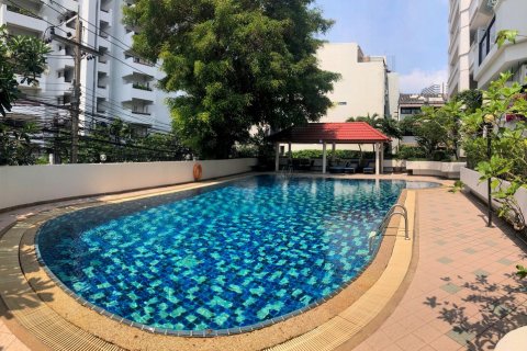 Condo in Bangkok, Thailand, 4 bedrooms  № 65831 - photo 16