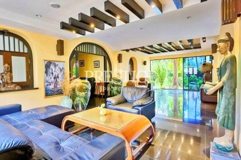 Commercial property in Pattaya, Thailand № 198450 - photo 4