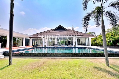Casa de 4 dormitorios en Pattaya, Tailandia № 198451