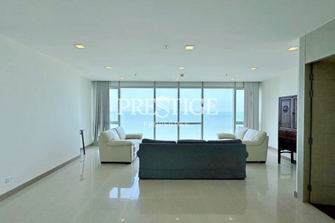 Condo in Pattaya, Thailand, 4 bedrooms  № 198447 - photo 3