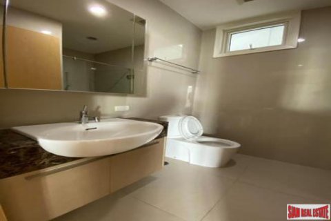 Apartamento de 2 dormitorios en Bangkok, Tailandia № 203312 - foto 5