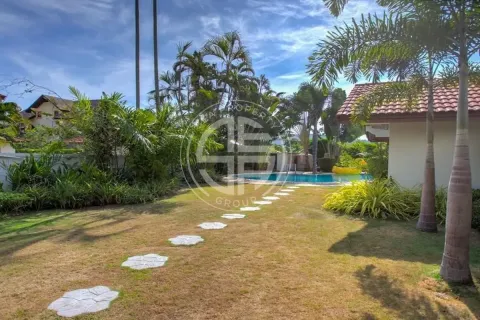 Chalet de 6 dormitorios en Rawai, Tailandia № 190783 - foto 10