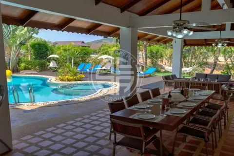 Chalet de 6 dormitorios en Rawai, Tailandia № 190783 - foto 7