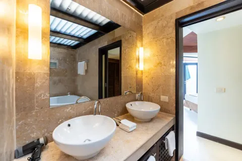 Chalet de 4 dormitorios en Patong, Tailandia № 190787 - foto 11