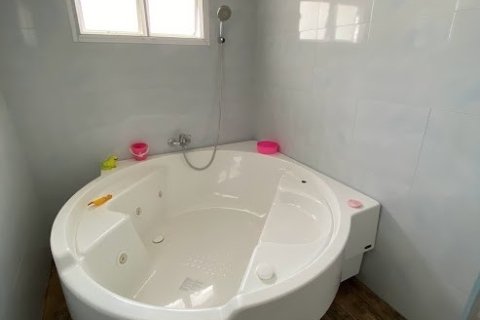 House in San Sai, Thailand 5 bedrooms № 200393 - photo 24
