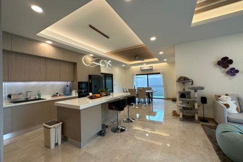 Casa de 4 dormitorios en Pattaya, Tailandia № 70753 - foto 7