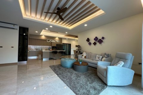 Casa de 4 dormitorios en Pattaya, Tailandia № 70753 - foto 5