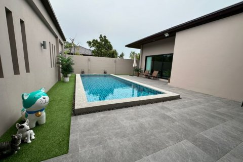 Casa de 4 dormitorios en Pattaya, Tailandia № 70753 - foto 3