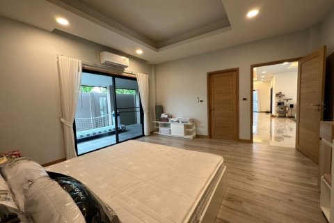 Casa de 4 dormitorios en Pattaya, Tailandia № 70753 - foto 13