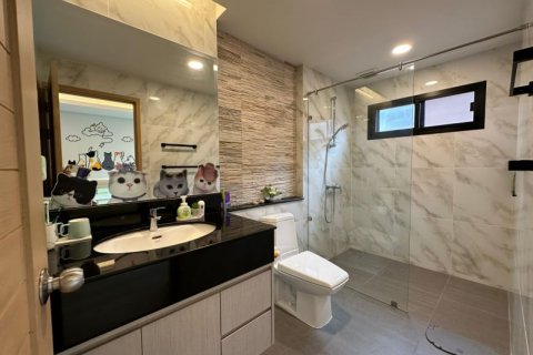 Casa de 4 dormitorios en Pattaya, Tailandia № 70753 - foto 18