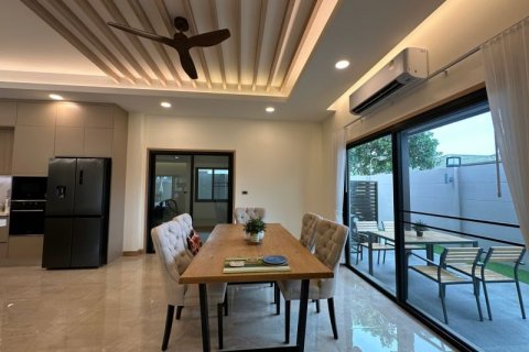 Casa de 4 dormitorios en Pattaya, Tailandia № 70753 - foto 4