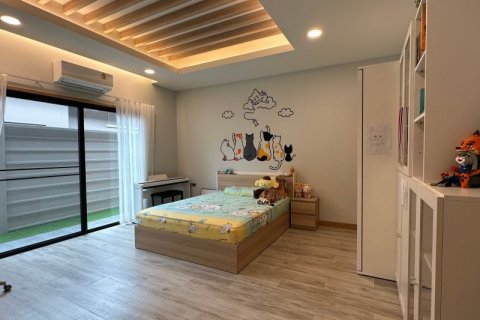 Casa de 4 dormitorios en Pattaya, Tailandia № 70753 - foto 12