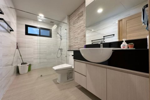 Casa de 4 dormitorios en Pattaya, Tailandia № 70753 - foto 19