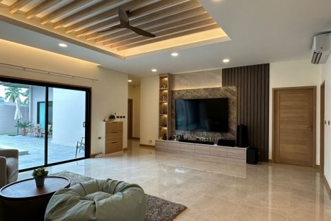 Casa de 4 dormitorios en Pattaya, Tailandia № 70753 - foto 8