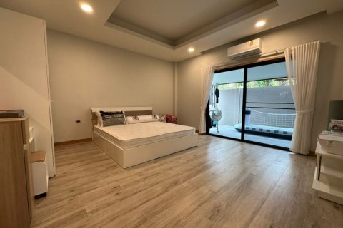 Casa de 4 dormitorios en Pattaya, Tailandia № 70753 - foto 10