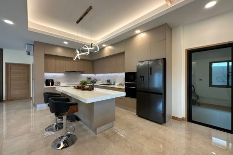Casa de 4 dormitorios en Pattaya, Tailandia № 70753 - foto 6