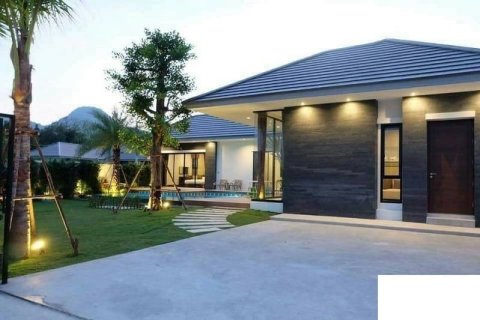 Chalet de 4 dormitorios en Hua Hin, Tailandia № 168499 - foto 21