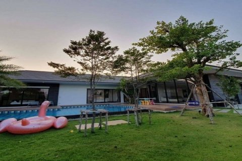 Chalet de 4 dormitorios en Hua Hin, Tailandia № 168499 - foto 19